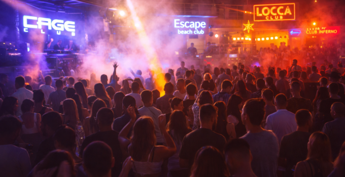 Kıbrıs’ta Kışın Açık Gece Kulüpleri: KKTC’de Eğlence Soğukta da Devam Ediyor