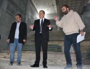 Ataoğlu, yapımı devam eden Devlet Tiyatroları binasını inceledi