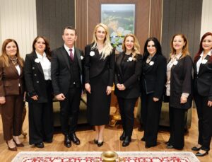 Nilden Bektaş Erhürman, Bahar Esintileri Sanat Derneği heyetiyle bir araya geldi