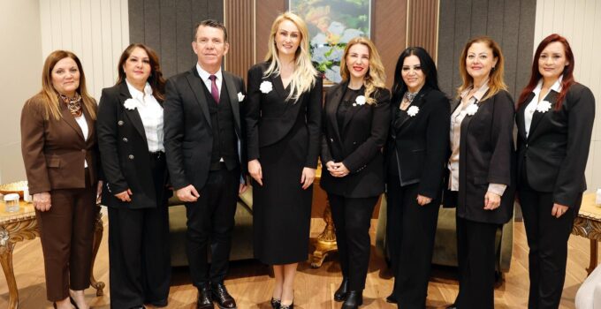 Nilden Bektaş Erhürman, Bahar Esintileri Sanat Derneği heyetiyle bir araya geldi