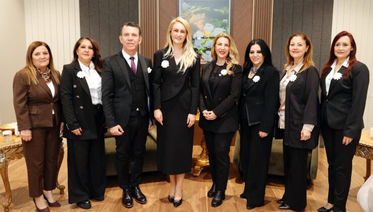 Nilden Bektaş Erhürman, Bahar Esintileri Sanat Derneği heyetiyle bir araya geldi