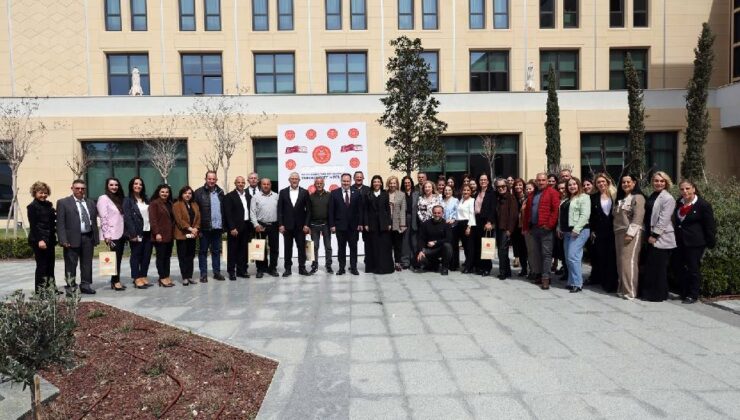 Cumhuriyet Meclisi emekli personel için hizmet plaketi töreni