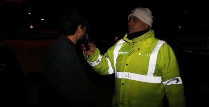 Lefkoşa ve İskele trafik denetimleri: KKTC’de eş zamanlı kontrollerde 3 bin 40 sürücü incelendi