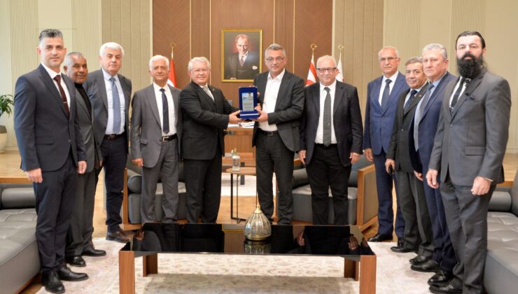 Tufan Erhürman, Asım Uyguroğlu liderliğindeki heyeti kabul etti 1 Tufan Erhürman, Asım Uyguroğlu liderliğindeki heyeti kabul etti