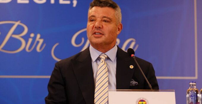 Fenerbahçe Başkanı Sadettin Saran Ataşehir’de Trafik Kazası Geçirdi