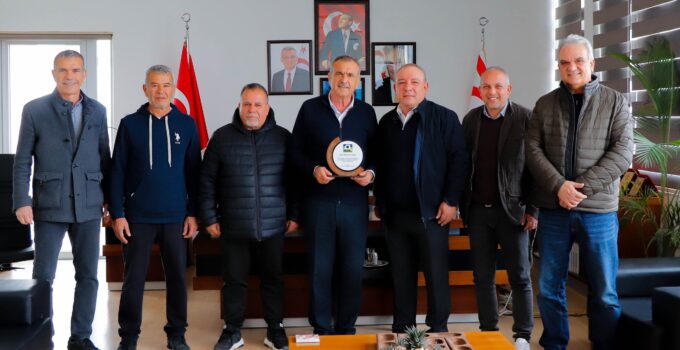 Gazimağusa Futbol Masterleri Derneği Gazimağusa Belediye Başkanı Uluçay’ı Ziyaret Etti