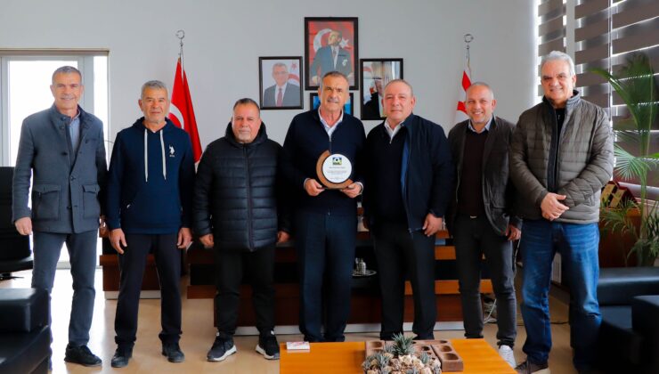 Gazimağusa Futbol Masterleri Derneği Gazimağusa Belediye Başkanı Uluçay’ı Ziyaret Etti