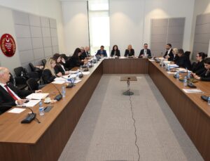 Hukuk, Siyasi İşler, Dışilişkiler ve Savunma Komitesi üç yasa tasarını ele aldı