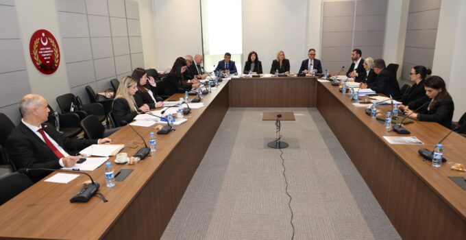 Hukuk, Siyasi İşler, Dışilişkiler ve Savunma Komitesi üç yasa tasarını ele aldı