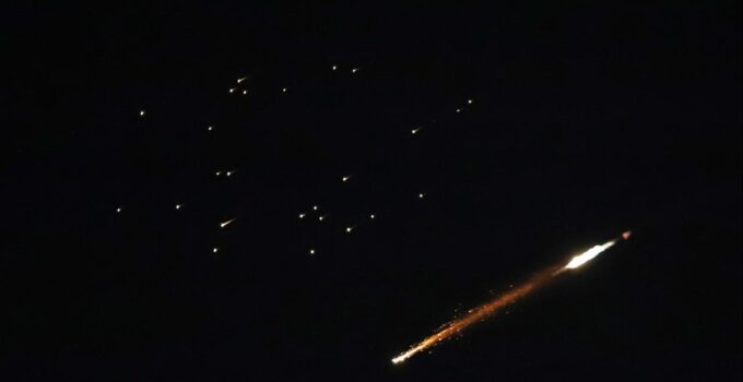 İran: ABD ve İsrail’e ait 200 nokta füzelerle hedef alındı