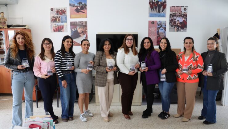 İskele Belediyesi 8 Mart Dünya Kadınlar Günü’nde lavanta paketleri dağıttı