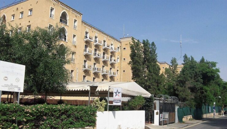 Kıbrıslı Türk ve Rum siyasi partiler, İngiliz üsleri ve güvenlik konularını görüştü