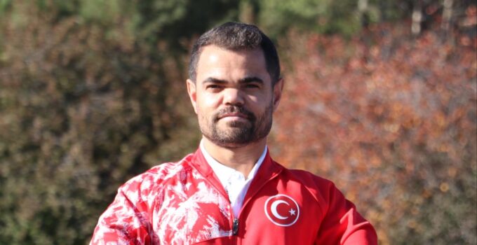 Abdullah Kayapınar, Avrupa Para Halter Şampiyonası 49 kilo sınıfında iki altın madalya kazandı