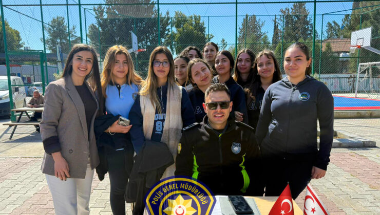 Polis, kariyer günlerinde öğrencilerle buluştu