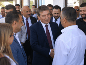 Başbakan Üstel, UBP’de partililerle bayramlaştı