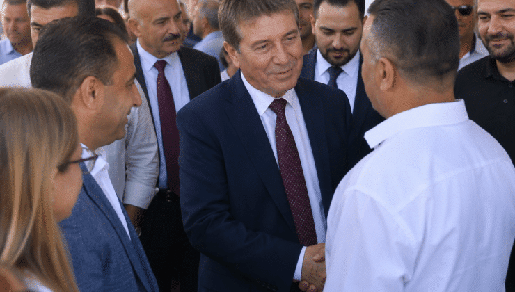 Başbakan Üstel, UBP’de partililerle bayramlaştı