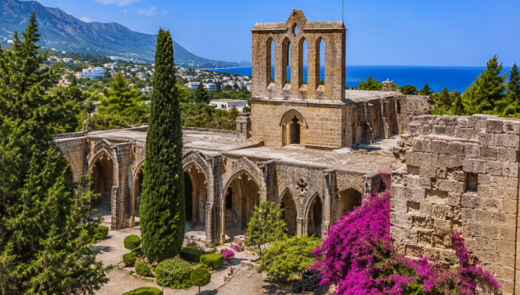 ⁠⁠Bellapais Manastırı Nerede, Nasıl Gidilir?