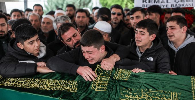Büyükçekmece’de 16 yaşında Abdulbaki Demirel’in cenazesinde duygusal anlar