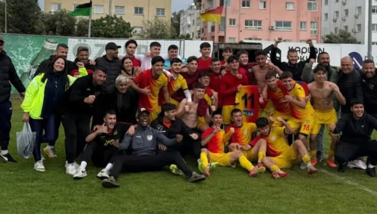 A2 Süper Lig’de şampiyon Dumlupınar!