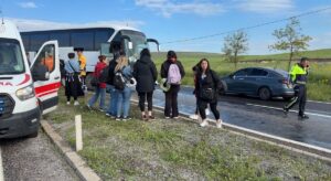 Aksaray'da Tur Otobüsü Refüje Çarpıp 16 Yaralı