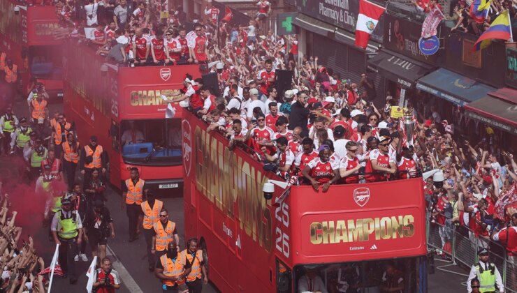 Arsenal, 22 Yıl Sonra Şampiyonluğu Taraftarlarıyla Kutladı