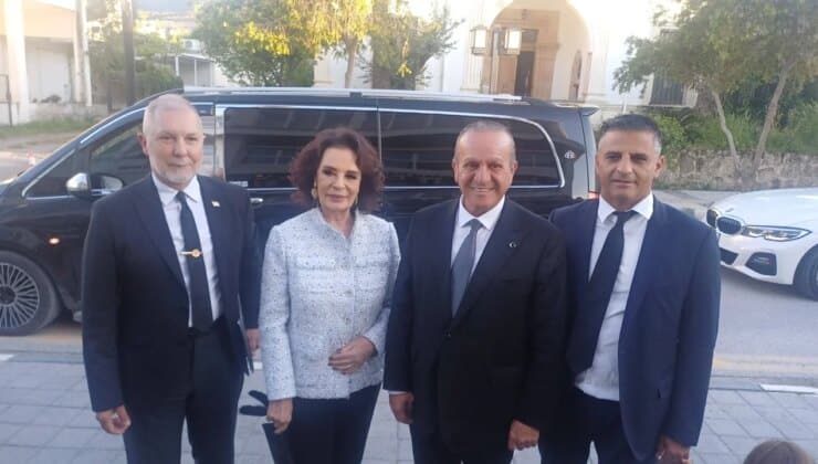 Fikri Ataoğlu, Usta Oyuncu Hülya Koçyiğit ile Lapta’da Film Gösteriminde Bir Araya Geldi