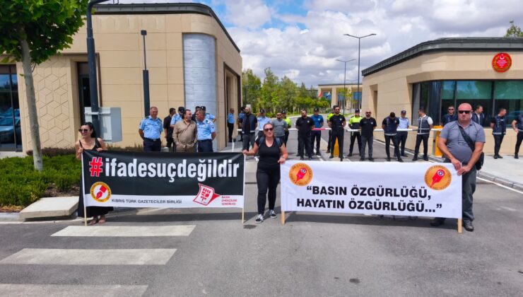 Basın Örgütleri Meclis Önünde Gösteri Düzenledi