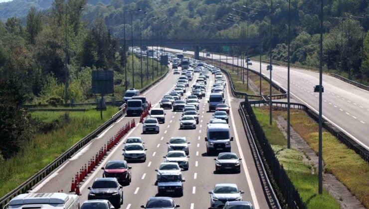 Bayram Dönüşü Bolu Geçişinde Trafik Kilitlendi