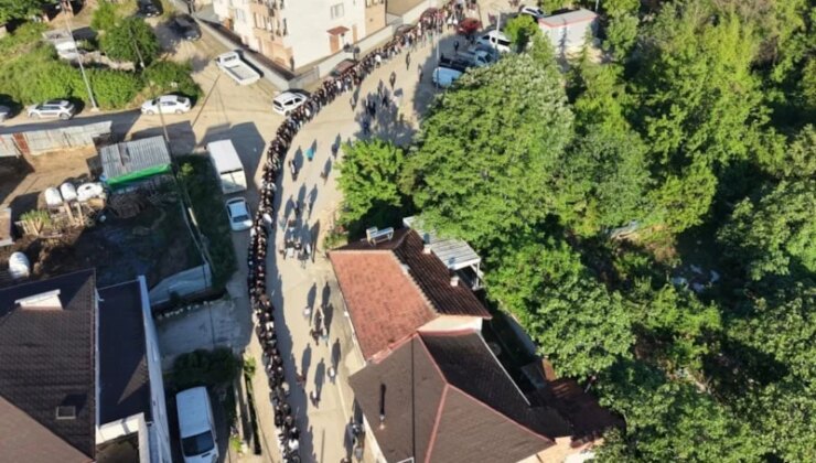 Bursa’da 60 yıldır süren bayramlaşma geleneğinde uzun kuyruk