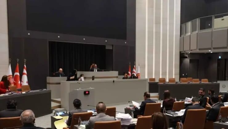 Lefkoşa’ya İkinci Ağır Ceza Mahkemesi: Meclis Mahkemeler ve Ceza Değişikliklerini Oy Birliğiyle Kabul Etti
