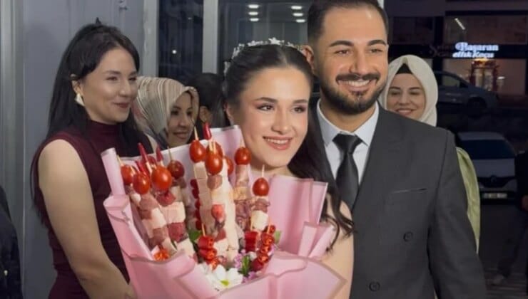 Damat, kız istemeye kebap buketiyle geldi