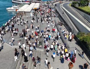 Eminönü’nde Bayramda Yoğunluk Hareketliliği