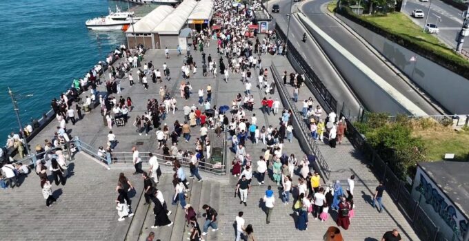 Eminönü’nde Bayramda Yoğunluk Hareketliliği
