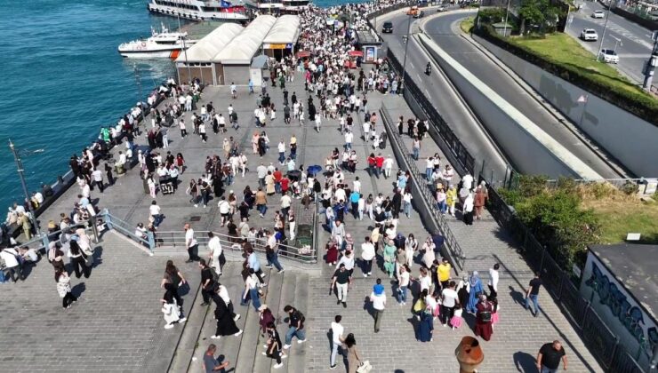 Eminönü’nde Bayramda Yoğunluk Hareketliliği