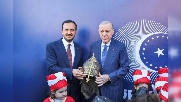 Erdoğan’a Fetih İlhamı Veren Özel Miğfer Takdim Edildi