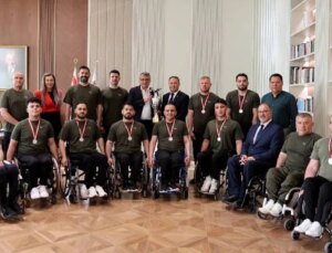 Erhürman, Vakıflar Tekerlekli Sandalye Basketbol Takımı’nı ağırladı