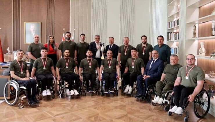 Erhürman, Vakıflar Tekerlekli Sandalye Basketbol Takımı’nı ağırladı
