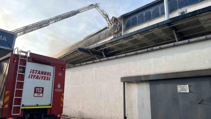 Esenyurt’ta Plastik Poşet Fabrikası Kül Oldu