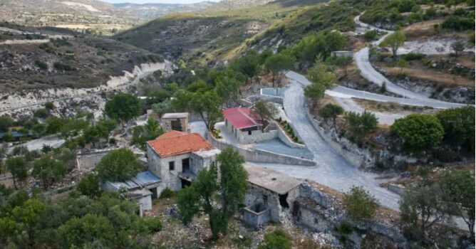 Güney Kıbrıs’taki “Trozena” köyü İsraillilere satıldı!