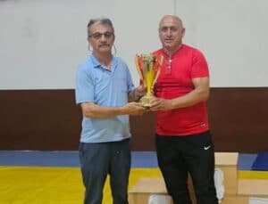 Güreşte Nakavt Rüzgarı: Şampiyonlar Sahne Aldı
