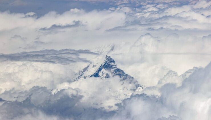 İki Hint dağcı Everest’ten dönerken hayatını kaybetti