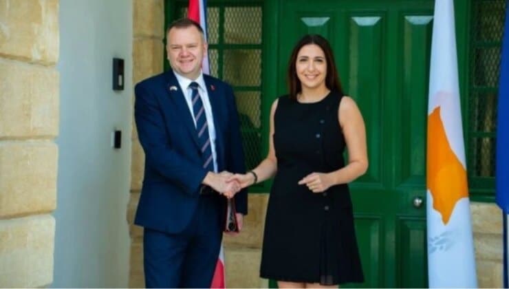 İngiliz Bakan Güney Kıbrıs’ta AB Genel İşler Toplantısına Katıldı