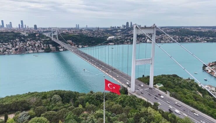 İstanbul Boğazı Turkuaz Rengiyle Havadan Görüntülendi