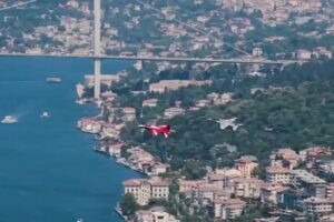 İstanbul Gökyüzünde HÜRJET Gösterisi Heyecanı