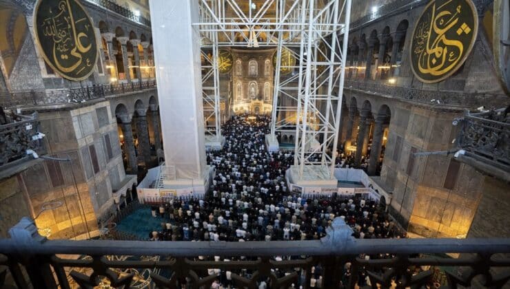 İstanbul’da Bayram Namazı Coşkuyla Kılındı