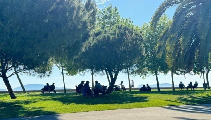 İstanbul’da bayramın ilk gününde halk sahillerde ve millet bahçelerinde yoğun ilgi