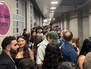 Kanye West konseri öncesi İstanbul metrosunda izdiham