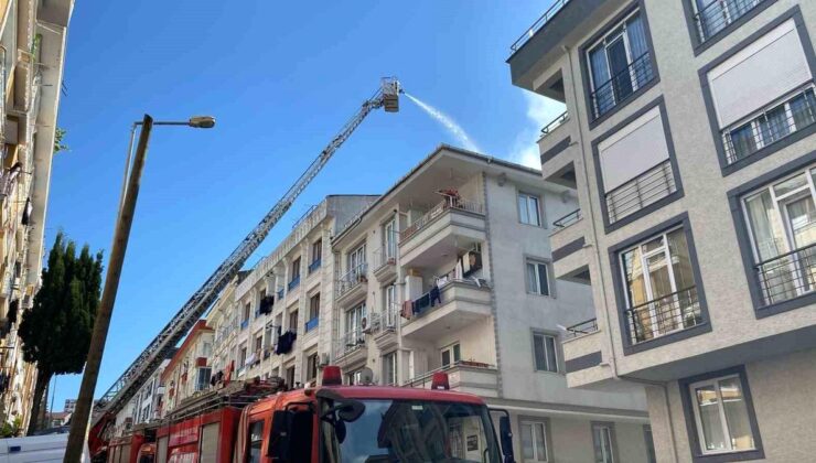 Küçükçekmece’de Çatı Katında Korkutan Yangın