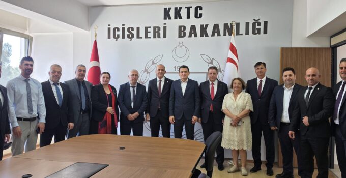 Oğuz, Bakanlık ve bağlı dairelerdeki personelle bayramlaştı