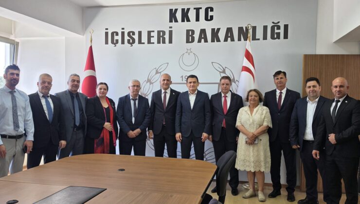 Oğuz, Bakanlık ve bağlı dairelerdeki personelle bayramlaştı